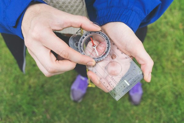 Comment un jeu inspiré de « Axiom Verge » pourrait-il explorer davantage les thèmes de la science-fiction et du metroidvania ?